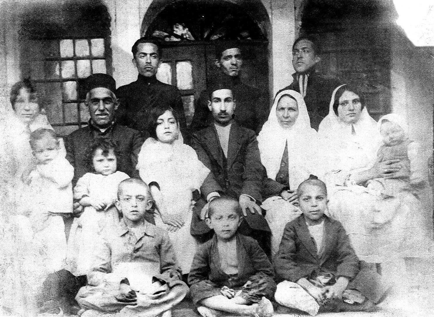 Еврей фарси. Персидские еврейки. Еврейские семьи старые фото.